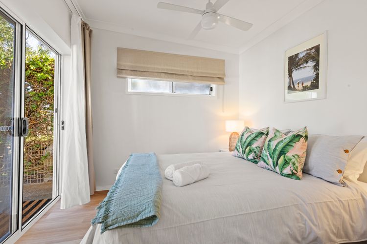 The Cabana – Pet Friendly with Fireplace – 2 Mins to Beach