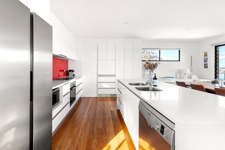 Lakeviews – Pet Friendly with Fireplace