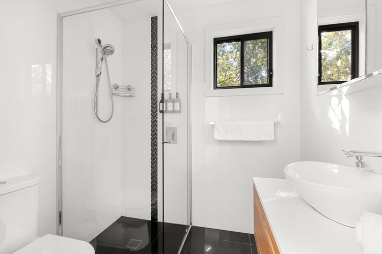 Lakeviews – Pet Friendly with Fireplace