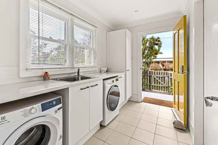 Blue Island – Pet Friendly – 1 Min Walk to Beach