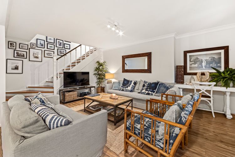 Blue Island – Pet Friendly – 1 Min Walk to Beach