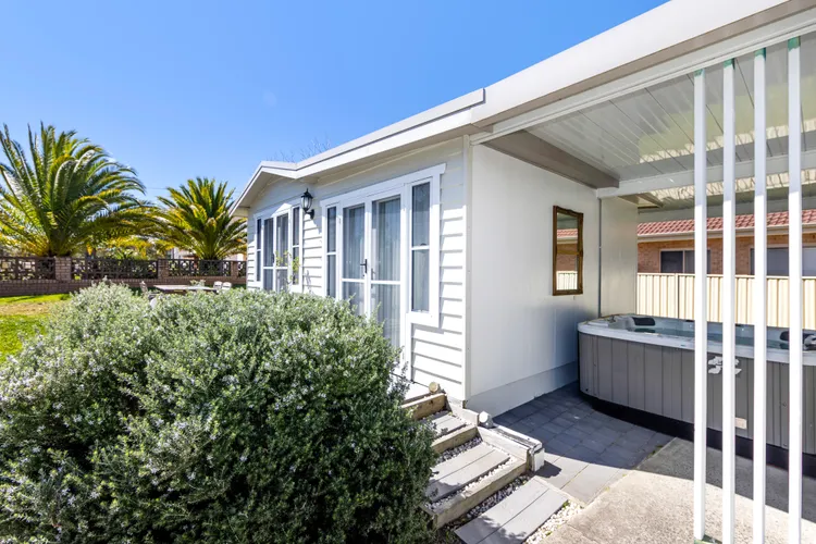 Wavesong on Watts – Pet Friendly with Spa
