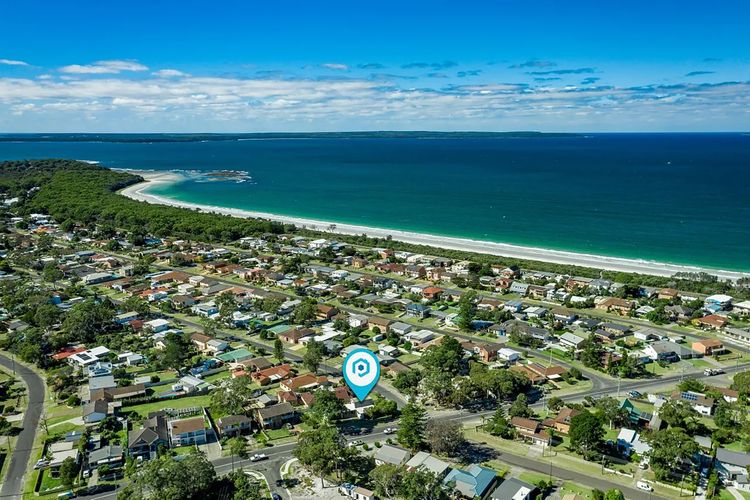 Amazing beach only a few minutes walk away, Close to local golf course, Traditional A-Frame house