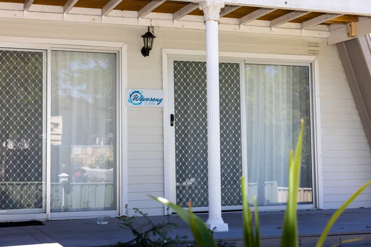 Wavesong on Watts – Pet Friendly with Spa