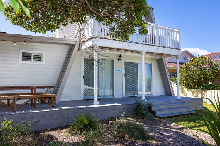 Wavesong on Watts – Pet Friendly with Spa
