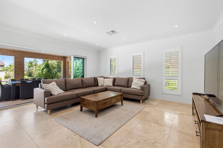 Sunkissed Manor – Swimming Pool – 3 Mins to Beach