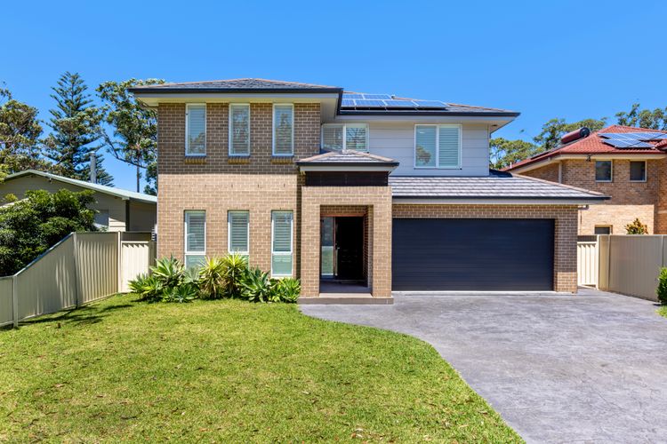 Sunkissed Manor – Swimming Pool – 3 Mins to Beach