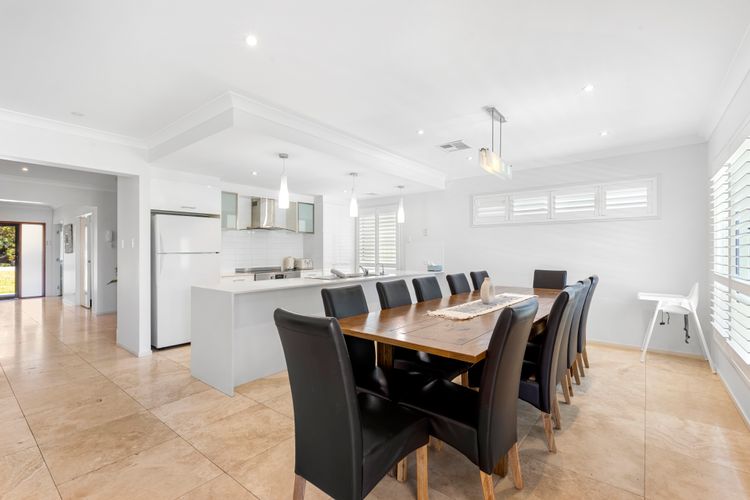 Sunkissed Manor – Swimming Pool – 3 Mins to Beach