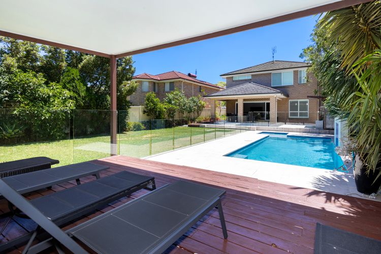 Sunkissed Manor – Swimming Pool – 3 Mins to Beach