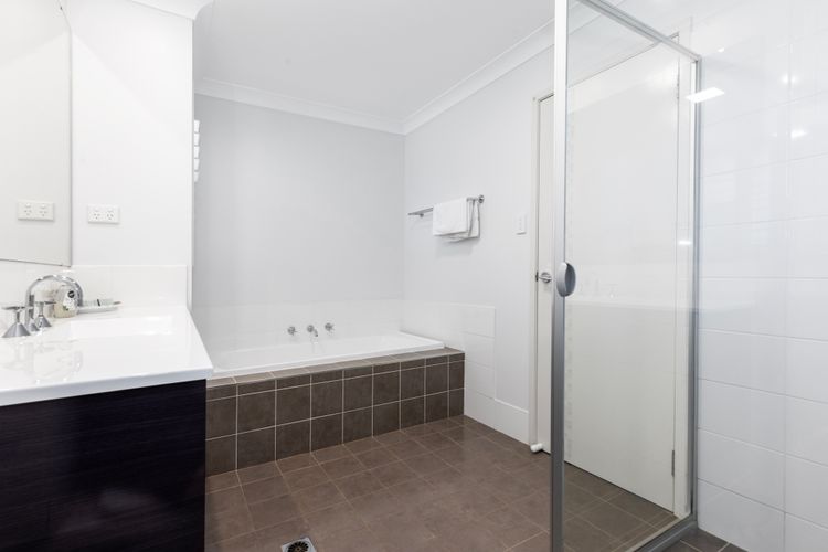 Sunkissed Manor – Swimming Pool – 3 Mins to Beach