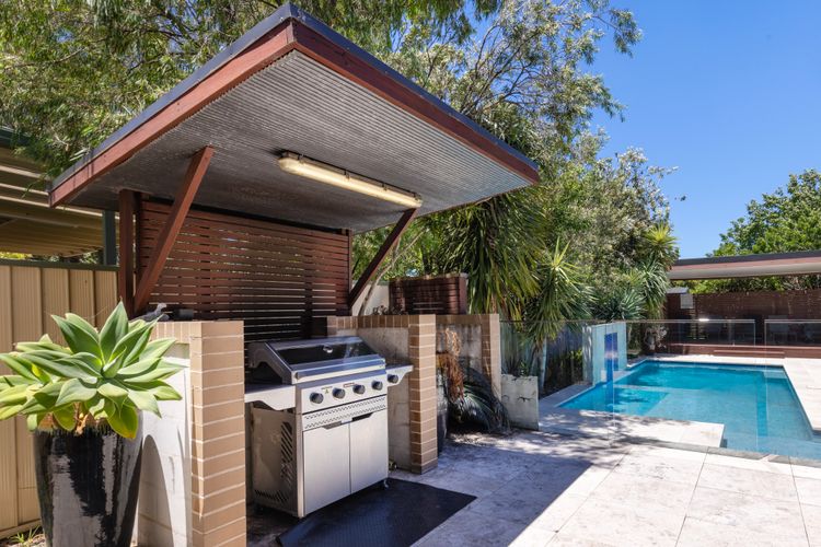 Sunkissed Manor – Swimming Pool – 3 Mins to Beach