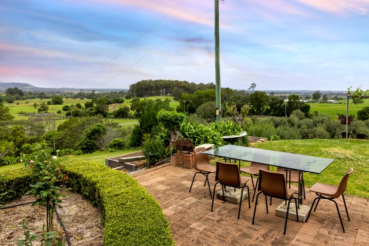 Olive Grove – Pet Friendly with Fireplace