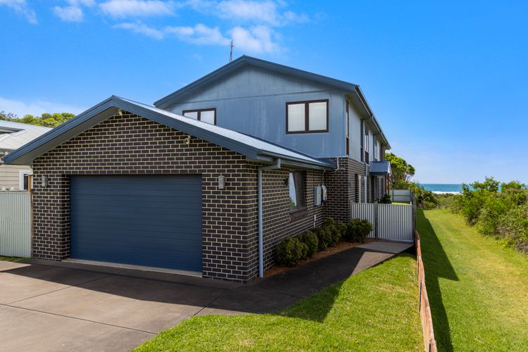 Whale Watcher – Beachfront with Spa