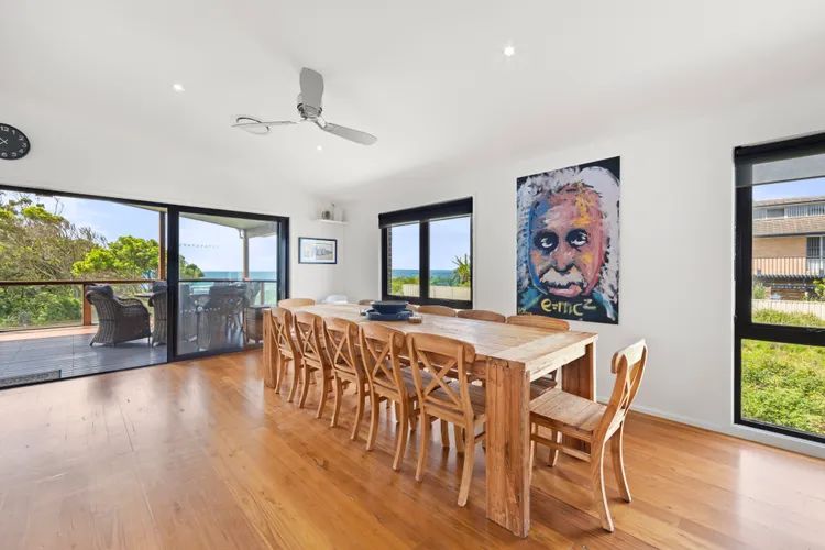 Whale Watcher – Beachfront with Spa