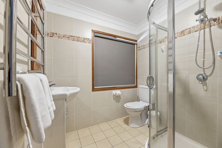 Dorathee Cottage – Pet Friendly – Absolute Waterfront