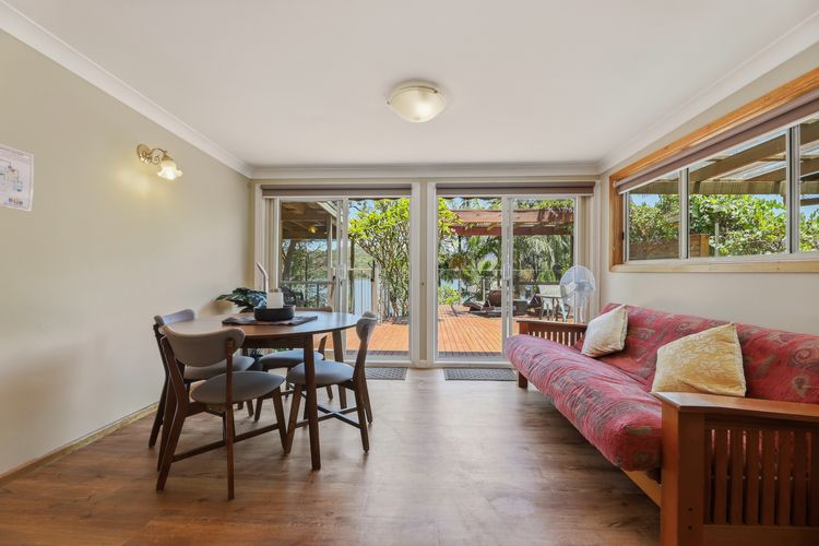 Dorathee Cottage – Pet Friendly – Absolute Waterfront