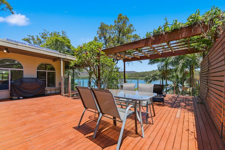 Dorathee Cottage – Pet Friendly – Absolute Waterfront