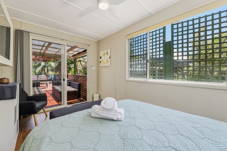 Dorathee Cottage – Pet Friendly – Absolute Waterfront