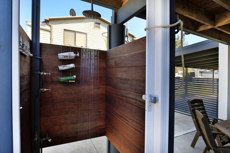 Shores – Pet-Friendly – 1 Min Walk to Beach