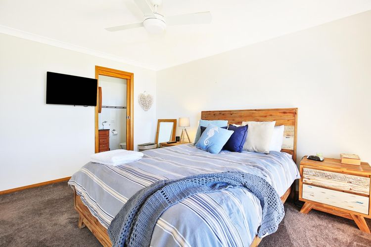 Shores – Pet-Friendly – 1 Min Walk to Beach