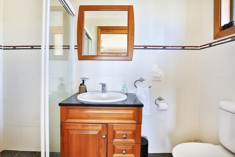 Shores – Pet-Friendly – 1 Min Walk to Beach