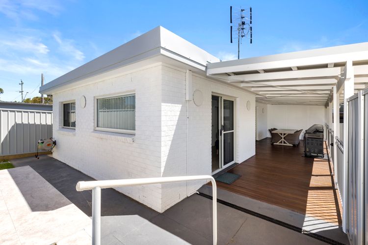 Villa Burra – Pet Friendly – 5 Mins Walk to the Beach