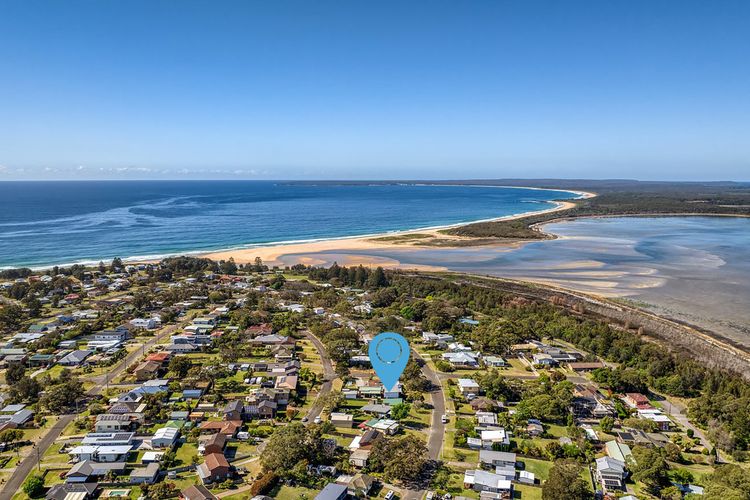 Amazing beach only a few minutes walk away, Easy access to an amazing surf beach for surfing