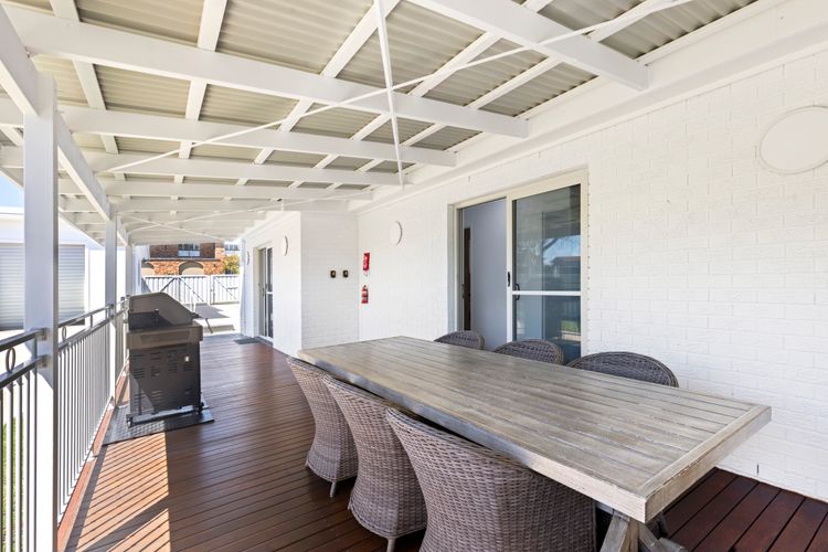 Villa Burra – Pet Friendly – 5 Mins Walk to the Beach