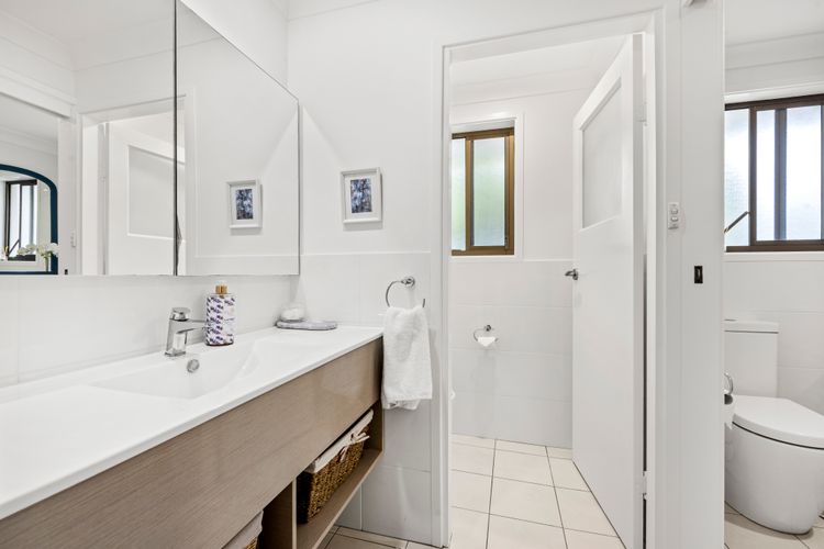 Bay Bliss – Fireplace – 3 Mins Walk to Beach