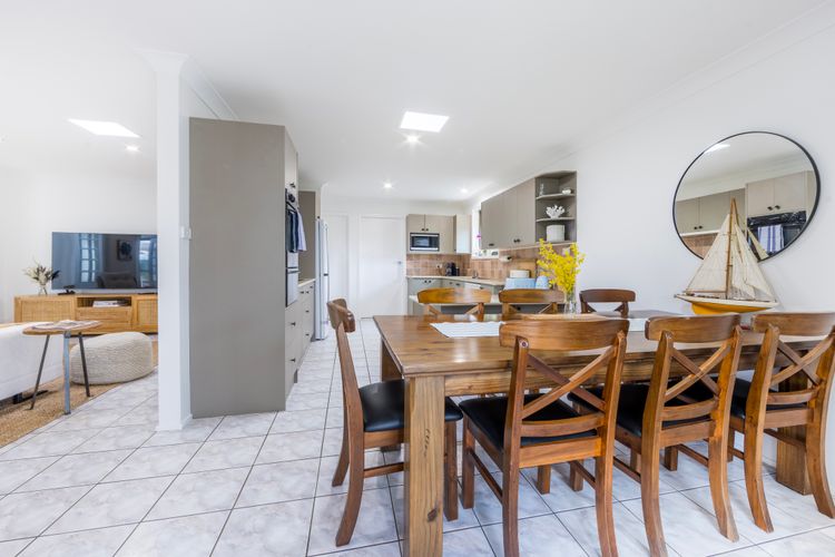 Bay Bliss – Fireplace – 3 Mins Walk to Beach