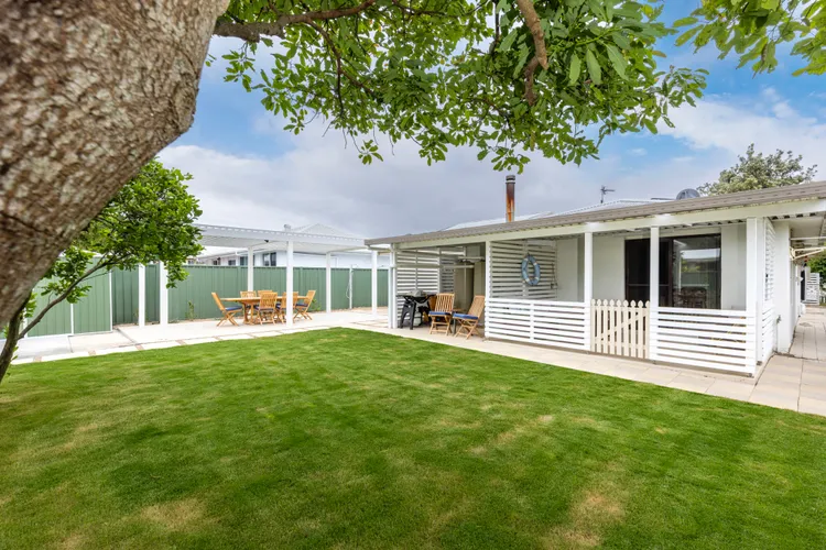 Bay Bliss – Fireplace – 3 Mins Walk to Beach