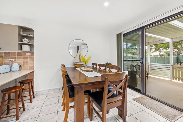 Bay Bliss – Fireplace – 3 Mins Walk to Beach