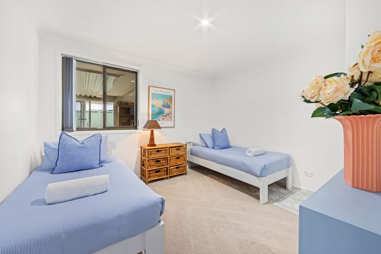 Bay Bliss – Fireplace – 3 Mins Walk to Beach
