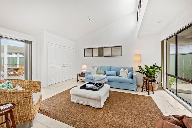 Bay Bliss – Fireplace – 3 Mins Walk to Beach