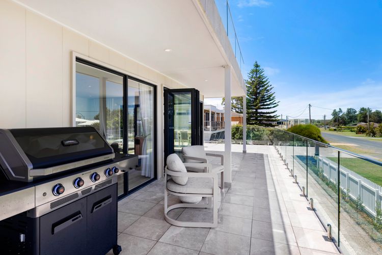Bellagio – Swimming Pool with Ocean Views