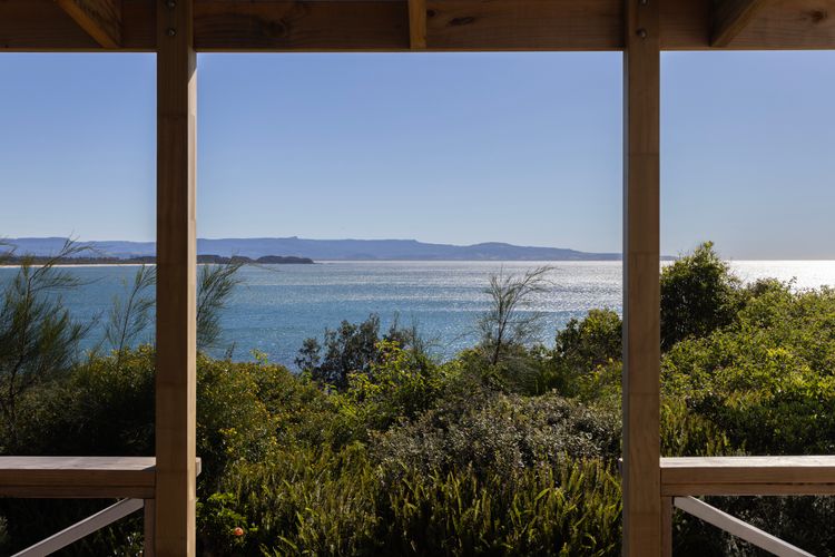 Moon Gate at Culburra – Pet Friendly Absolute Beachfront