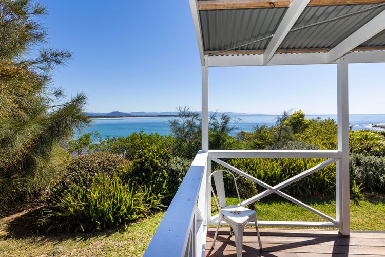 Moon Gate at Culburra – Pet Friendly Absolute Beachfront