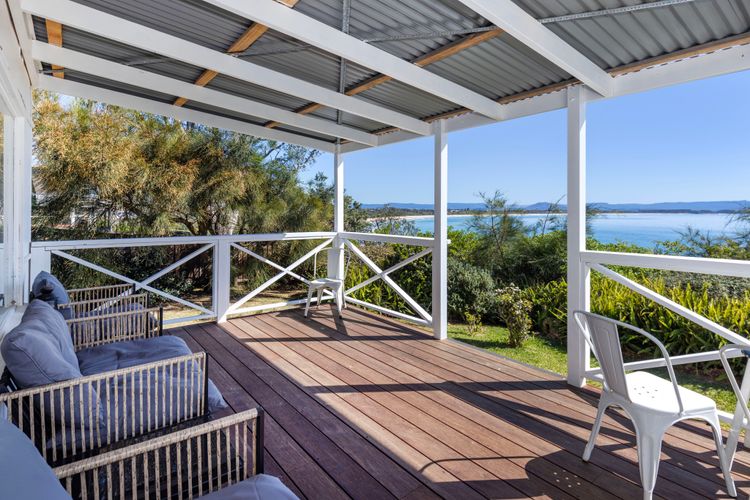 Moon Gate at Culburra – Pet Friendly Absolute Beachfront