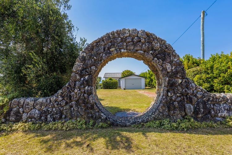 Moon Gate at Culburra – Pet Friendly Absolute Beachfront