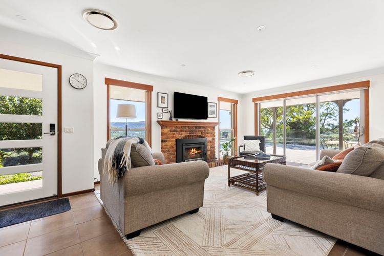 Moonraker – Fireplace with Swimming Pool