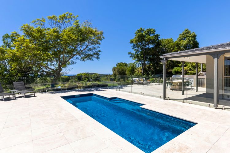 Moonraker – Fireplace with Swimming Pool