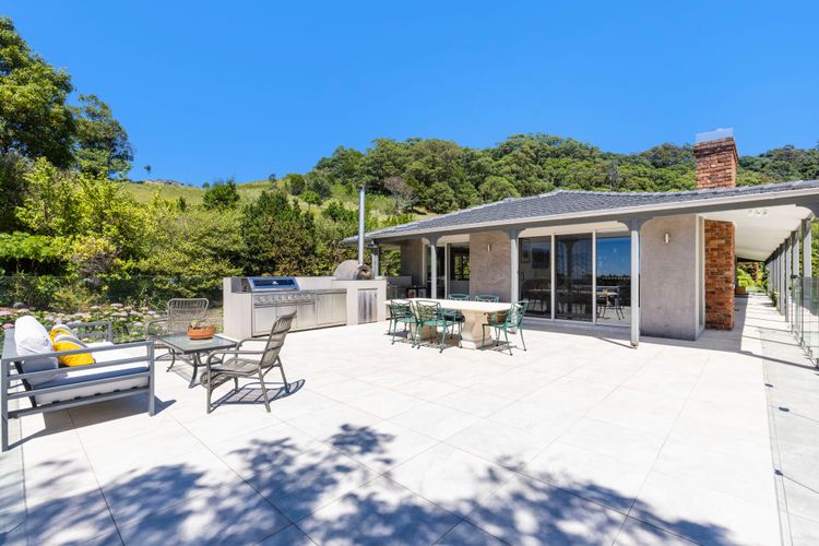 Moonraker – Fireplace with Swimming Pool
