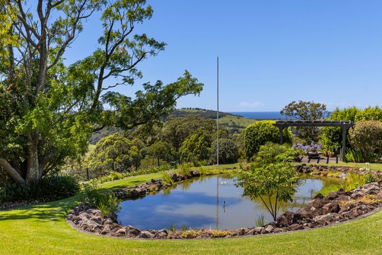 Moonraker – Fireplace with Swimming Pool