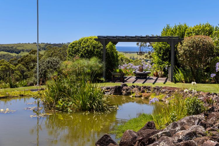 Moonraker – Fireplace with Swimming Pool