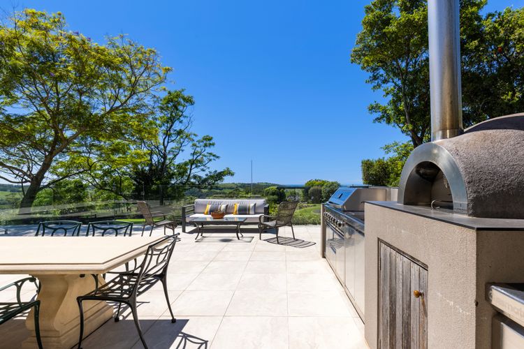 Moonraker – Fireplace with Swimming Pool