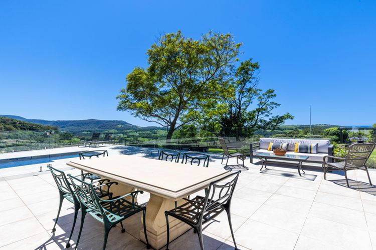 Moonraker – Fireplace with Swimming Pool