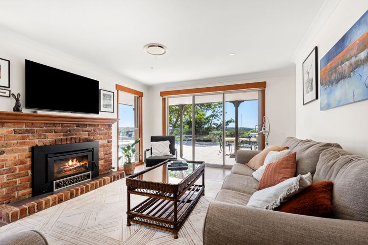 Moonraker – Fireplace with Swimming Pool