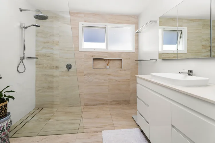 Serenity – Pet Friendly with Spa & Waterfront