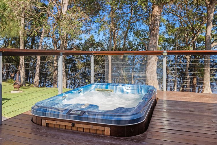 Serenity – Pet Friendly with Spa & Waterfront