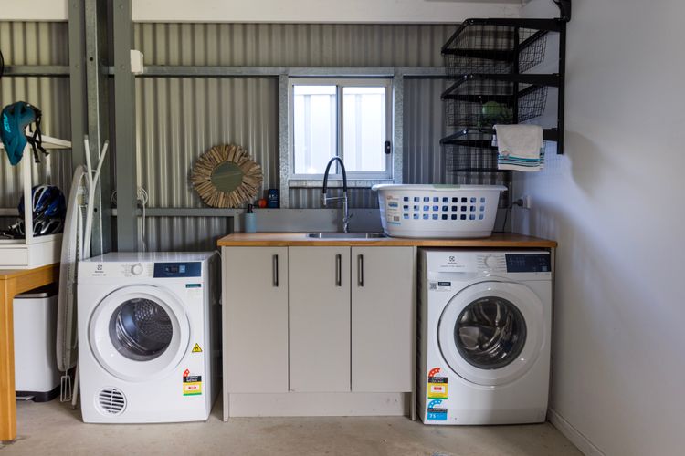 Cunjevoi Beach House – Pet Friendly – 5 Mins to Beach